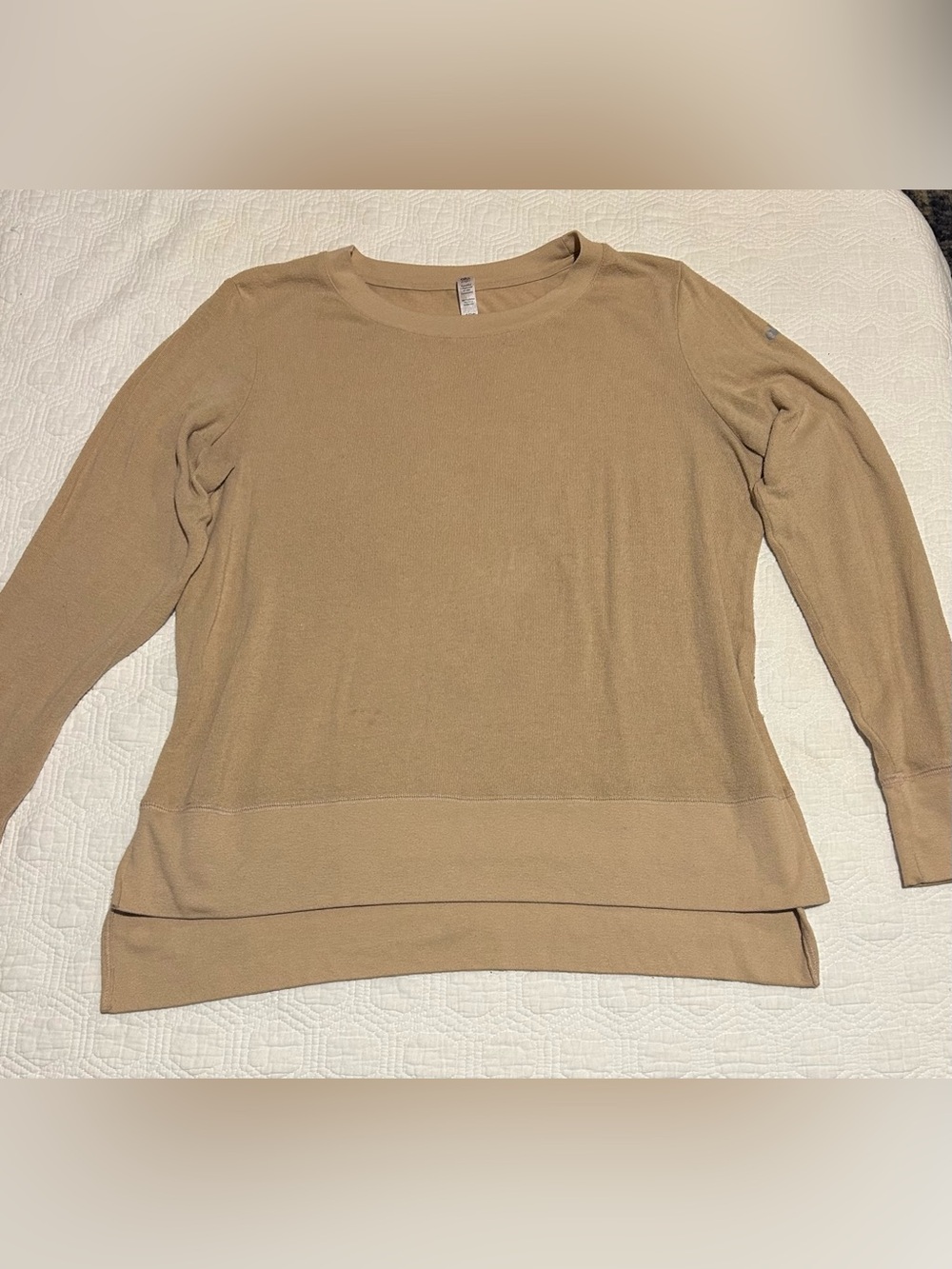 ALO Yoga Glimpse Long Sleeve Top Beige size Large